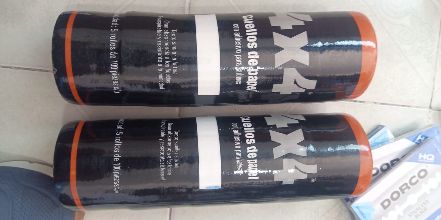 Customer photo review of 4x4 - Rollo de cuellos blancos