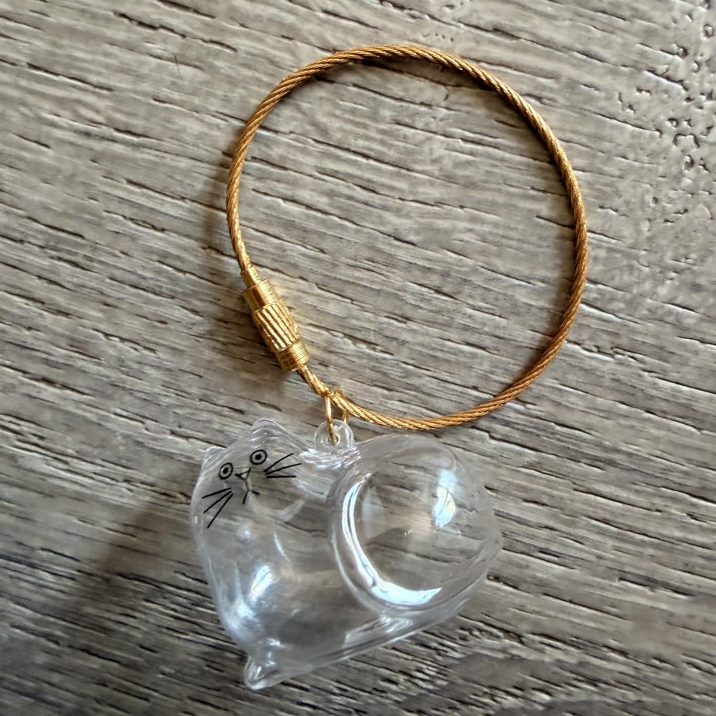 Customer photo review of Llavero para guardar pelo de mascota
