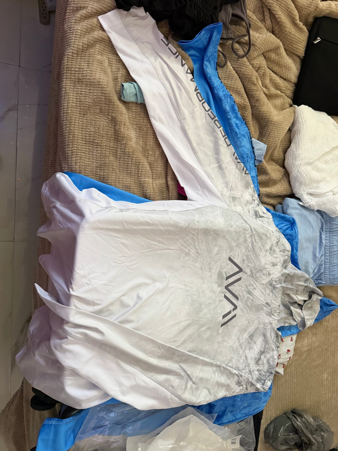 Customer photo review of GT 2.0 Hooded Fade Long Sleeve Performance Shirt