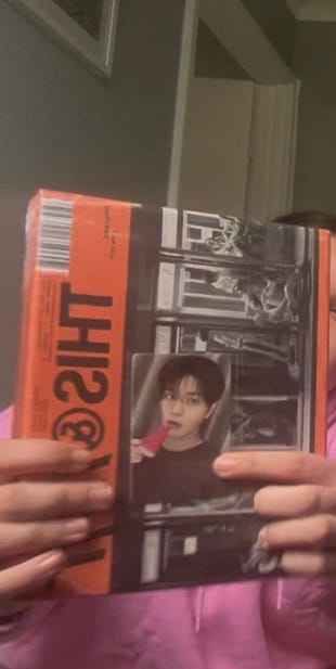 Customer photo review of [POB Selectable] [PRE-ORDER] Stray Kids - 10th Mini Album THIS & THAT (PHOTOBOOK VER.)
