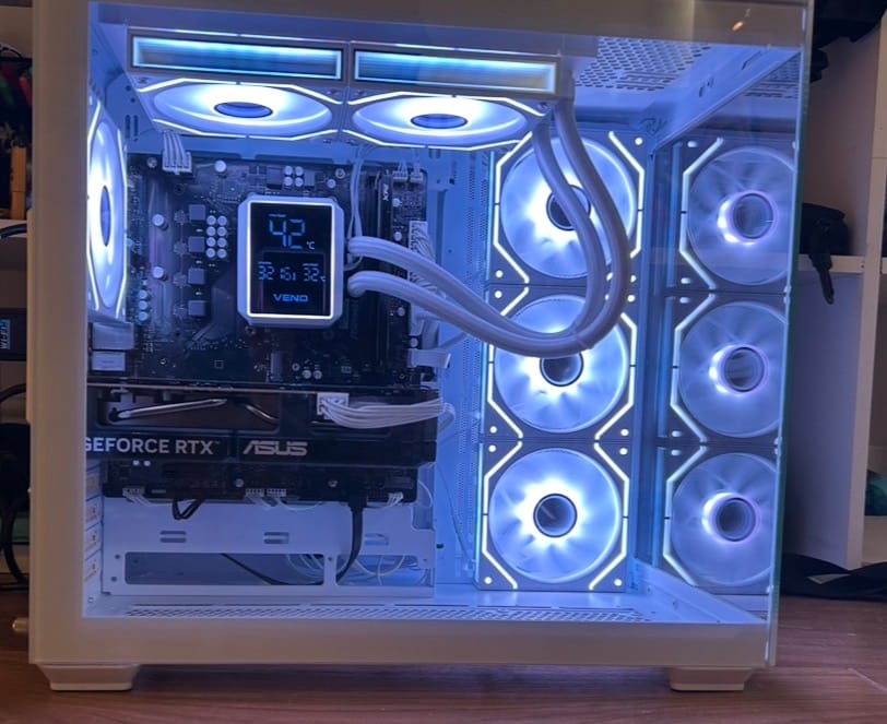 Customer photo review of Nemesis White - AMD Ryzen 5 7500F 16GB RTX 5060 8GB