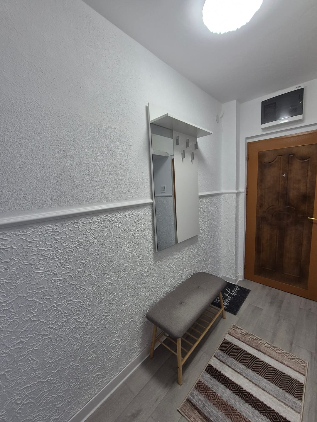 Customer photo review of Cuier de perete cu oglinda LIMA PR-1, alb, PAL laminat, 70x20x120 cm