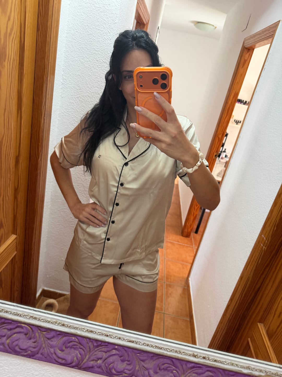 Customer photo review of Pijama Corto Mujer Satinado - Beige