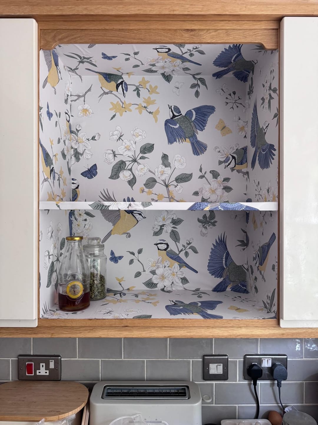 Customer photo review of Adriana - Colorful Vintage Birds, Butterflies & Flowers Wallpaper