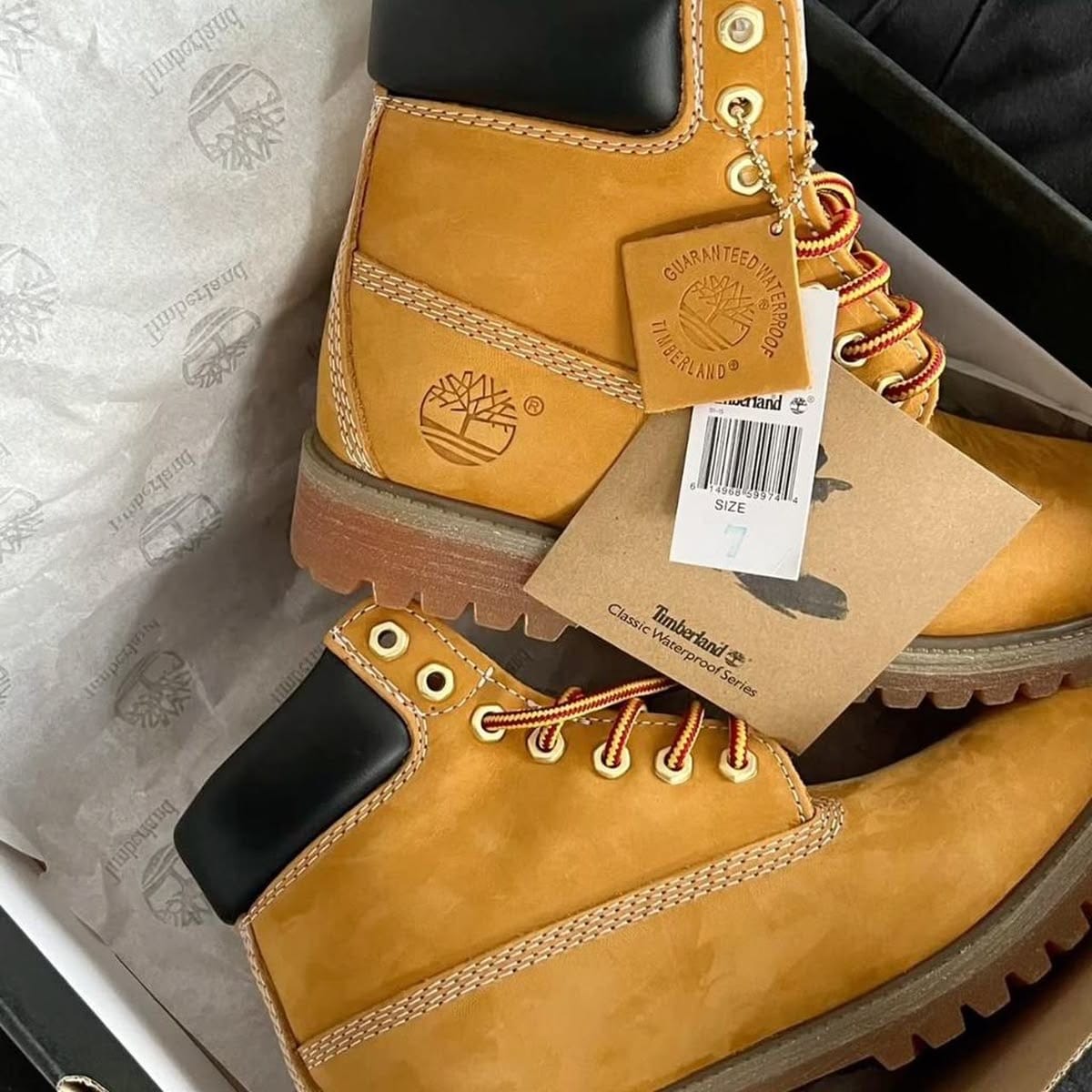 Customer photo review of Timberland leather boots "Brown"