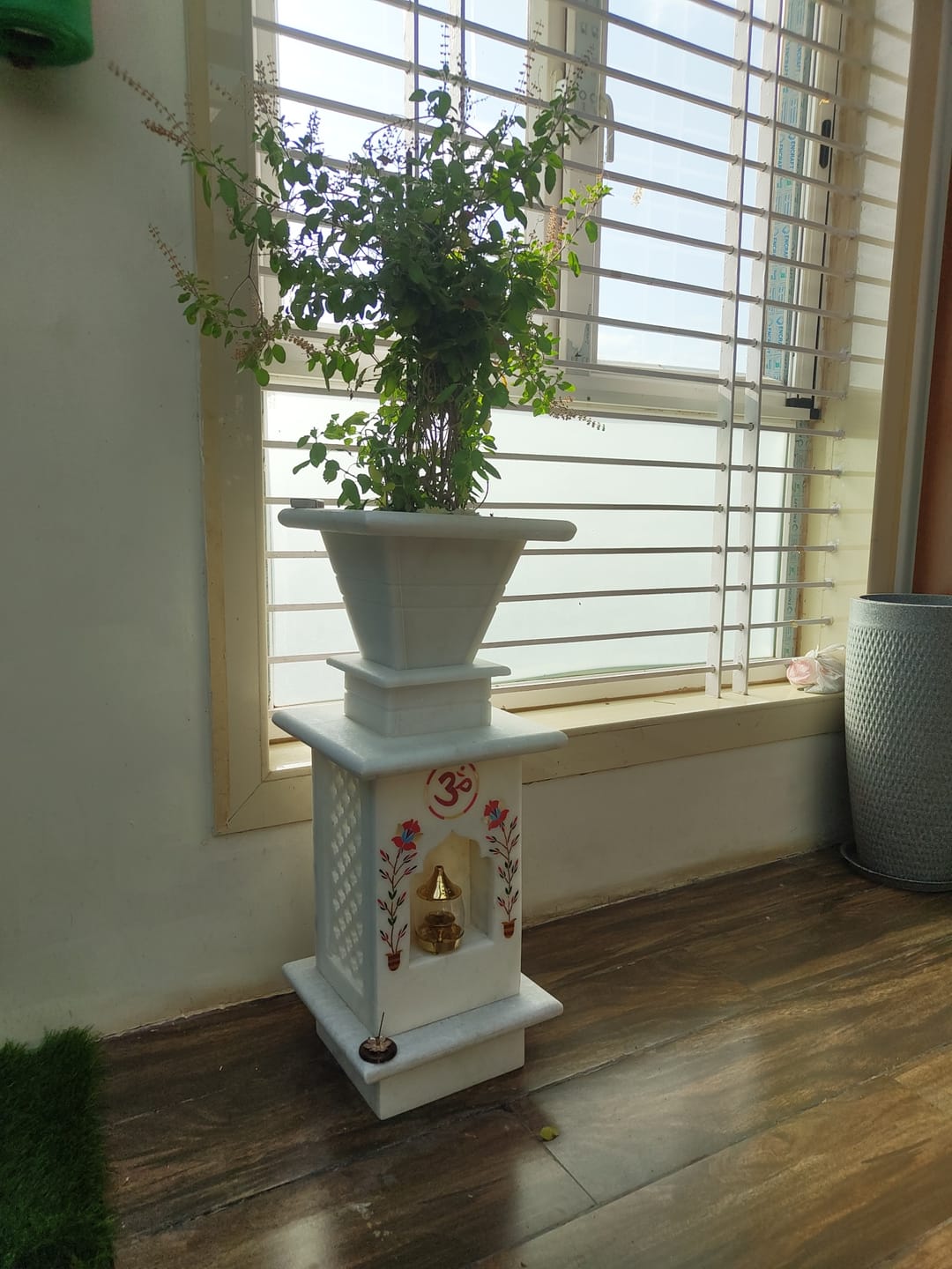 Customer photo review of Marble Tulsi Pot, White Marble Inlay - Handicraft Bazaar
