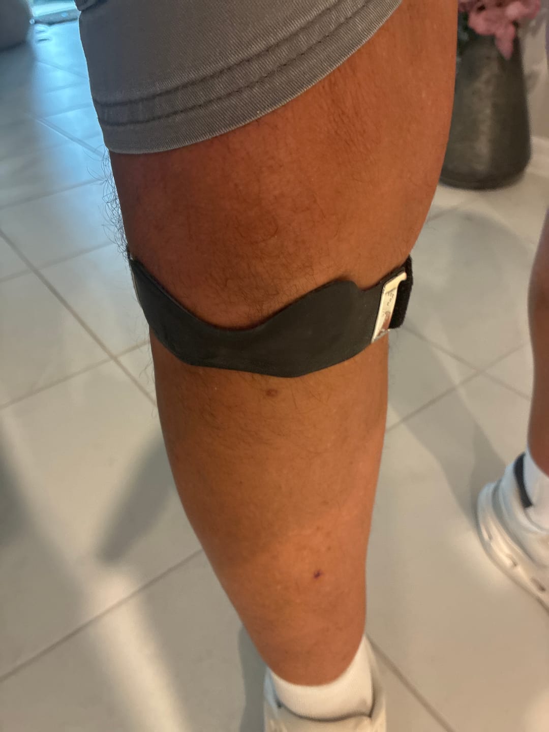 Customer photo review of Nayori Precision Strap – Knee Support That Moves With You