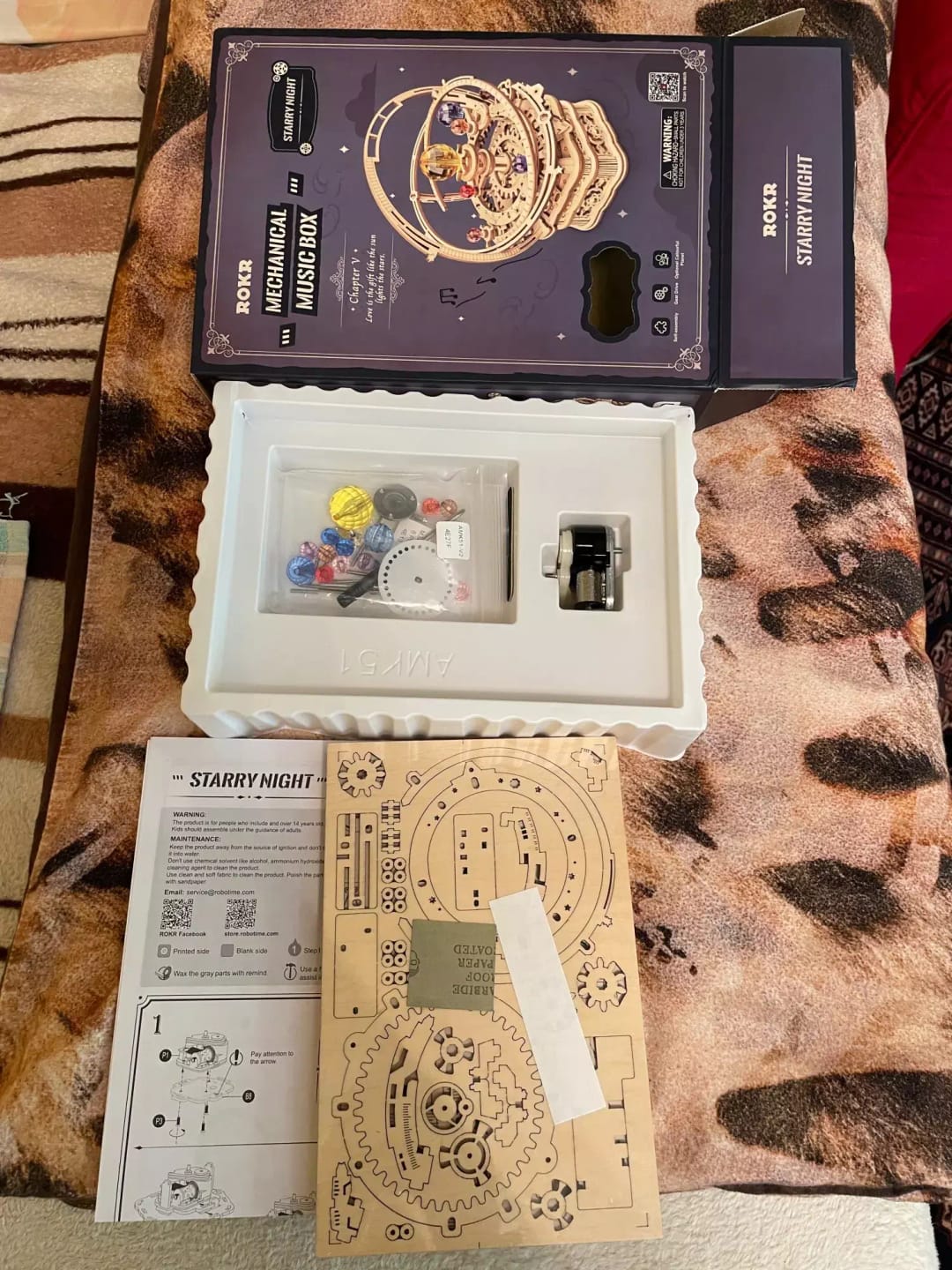 Customer photo review of ROKR Starry Night Orrery Mechanical Music Box