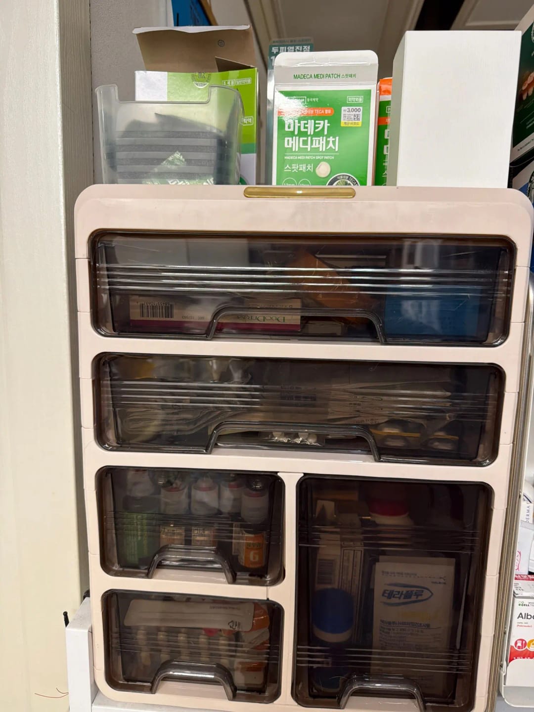 Customer photo review of Drawer Medicine Storage Box - Layered Family Medicine Organizer with Large Capacity
