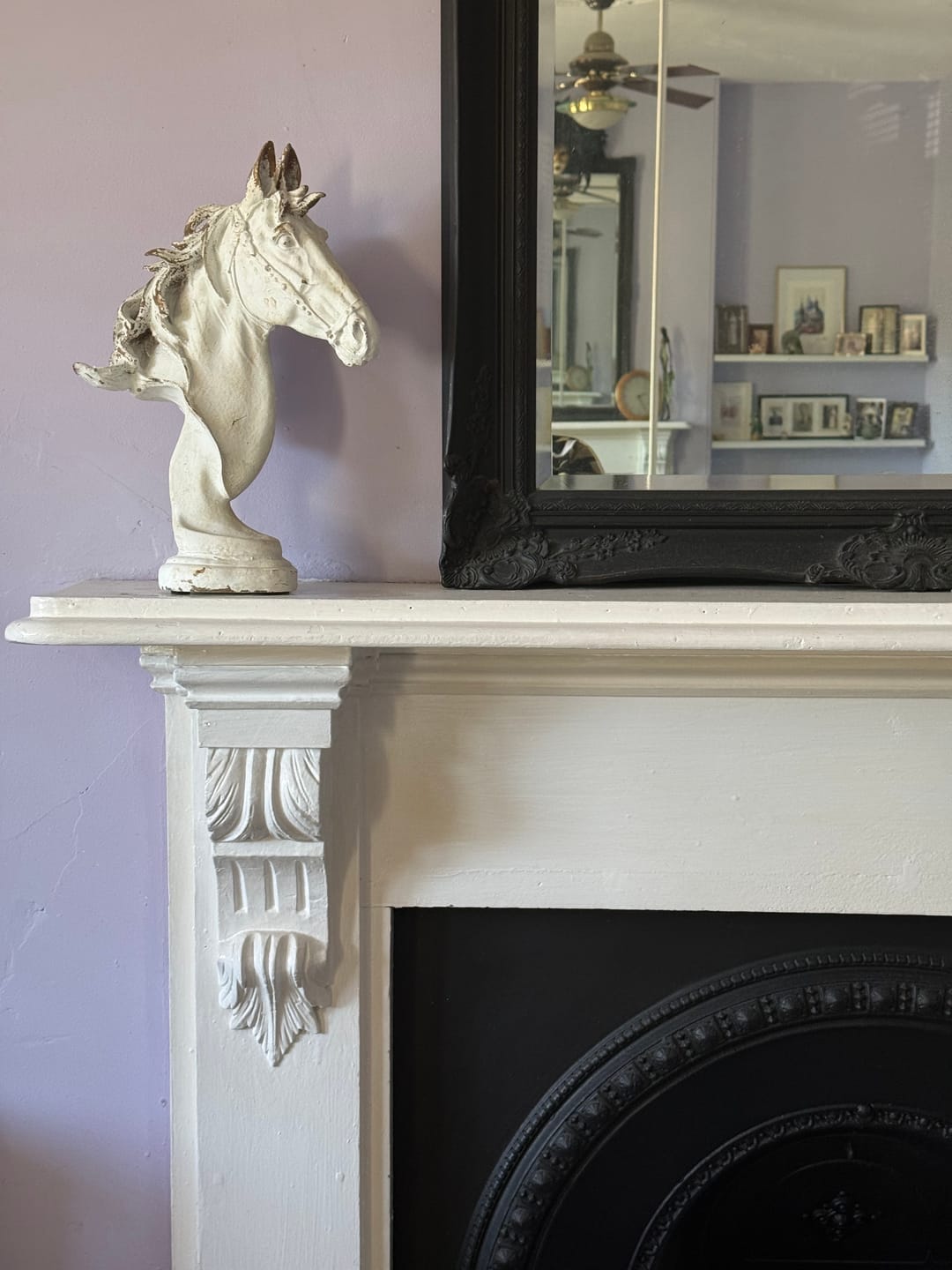 Customer photo review of Apollon French Provincial Horse Head Bust, Distressed White Sculpture on Pedestal Base 37cm