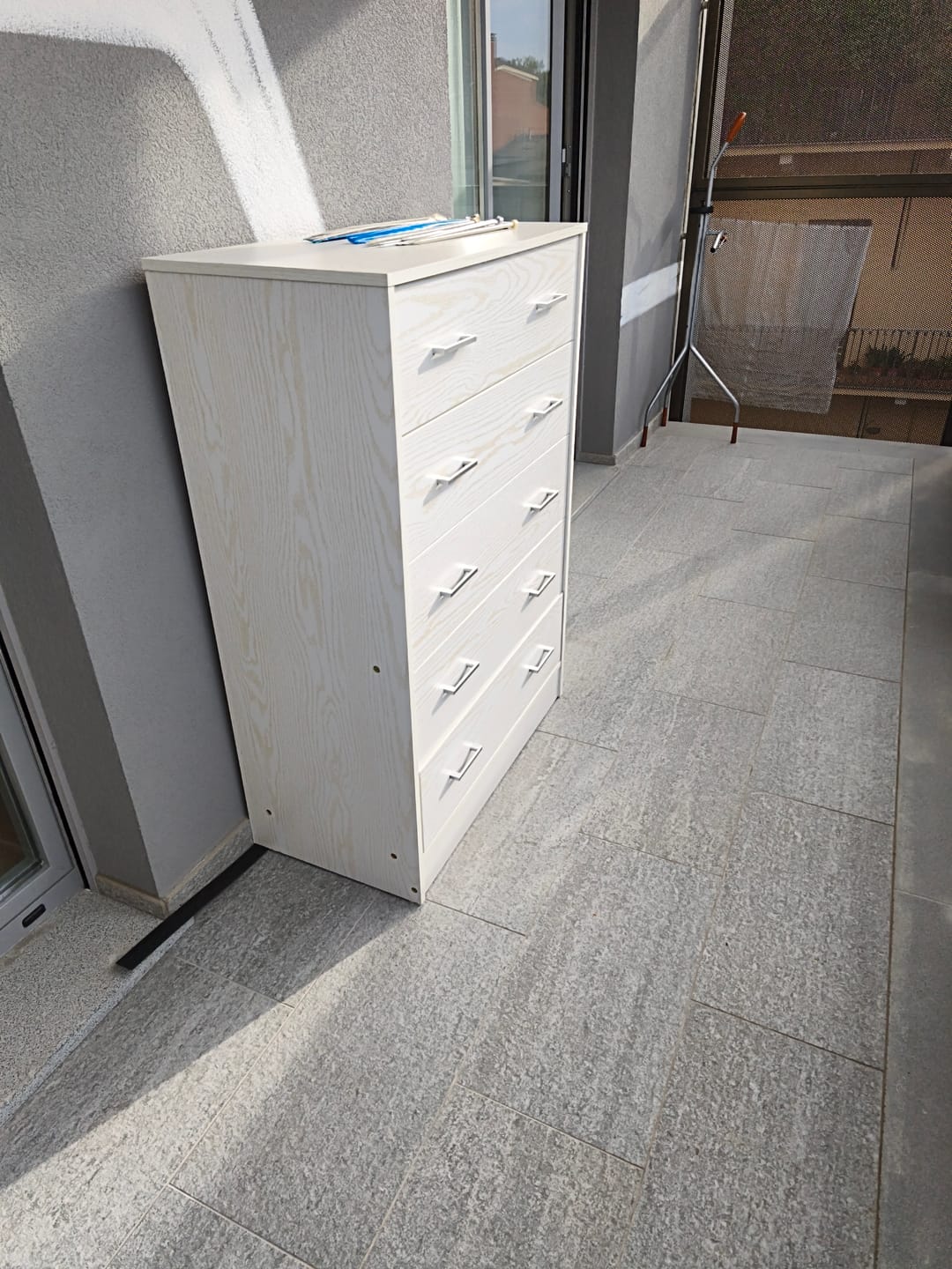 Customer photo review of Cassettiera 5 cassetti bianco alpes 79x40x114 cm in legno resistente