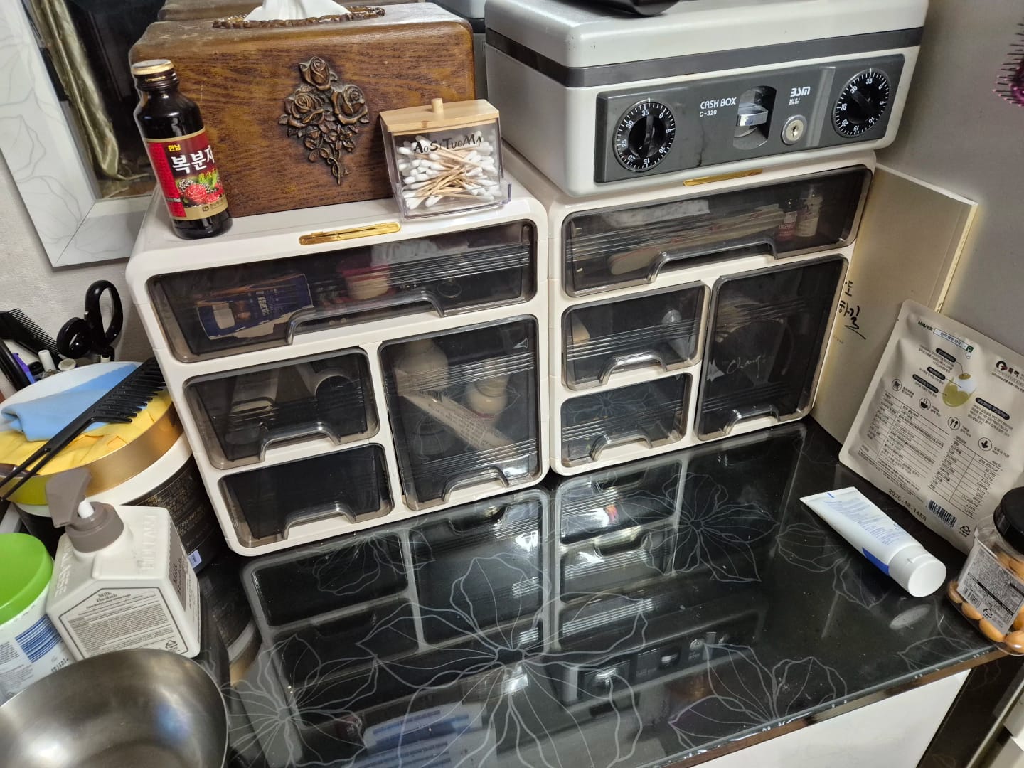 Customer photo review of Drawer Medicine Storage Box - Layered Family Medicine Organizer with Large Capacity