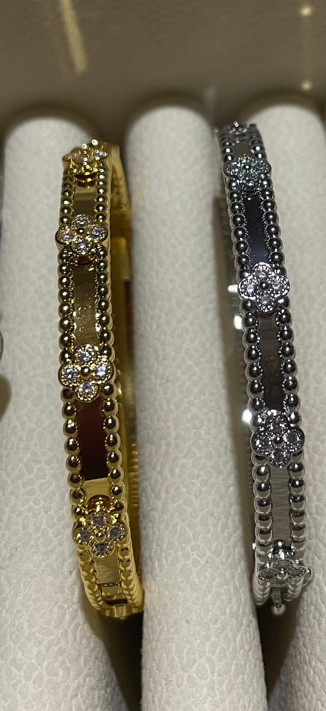 Customer photo review of PERLEE SMALL BRACELET
