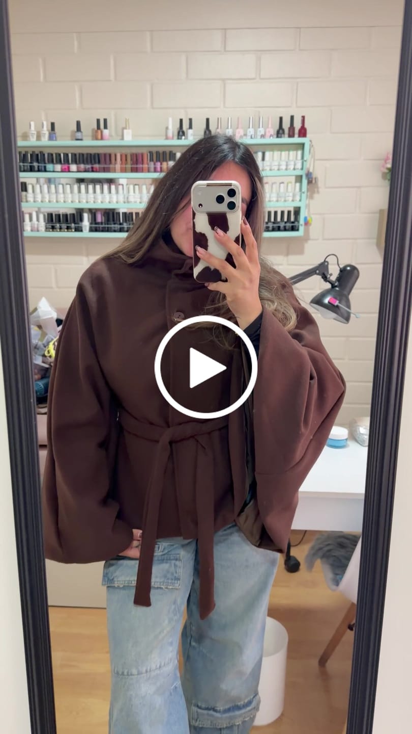 Customer video review of CHAQUETA OSAKA CAFÉ - ABRIGO TIPO CAPA CON CINTURÓN