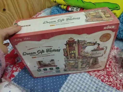 Customer photo review of ROKR Christmas Dream Gift Factory Wooden Music Box