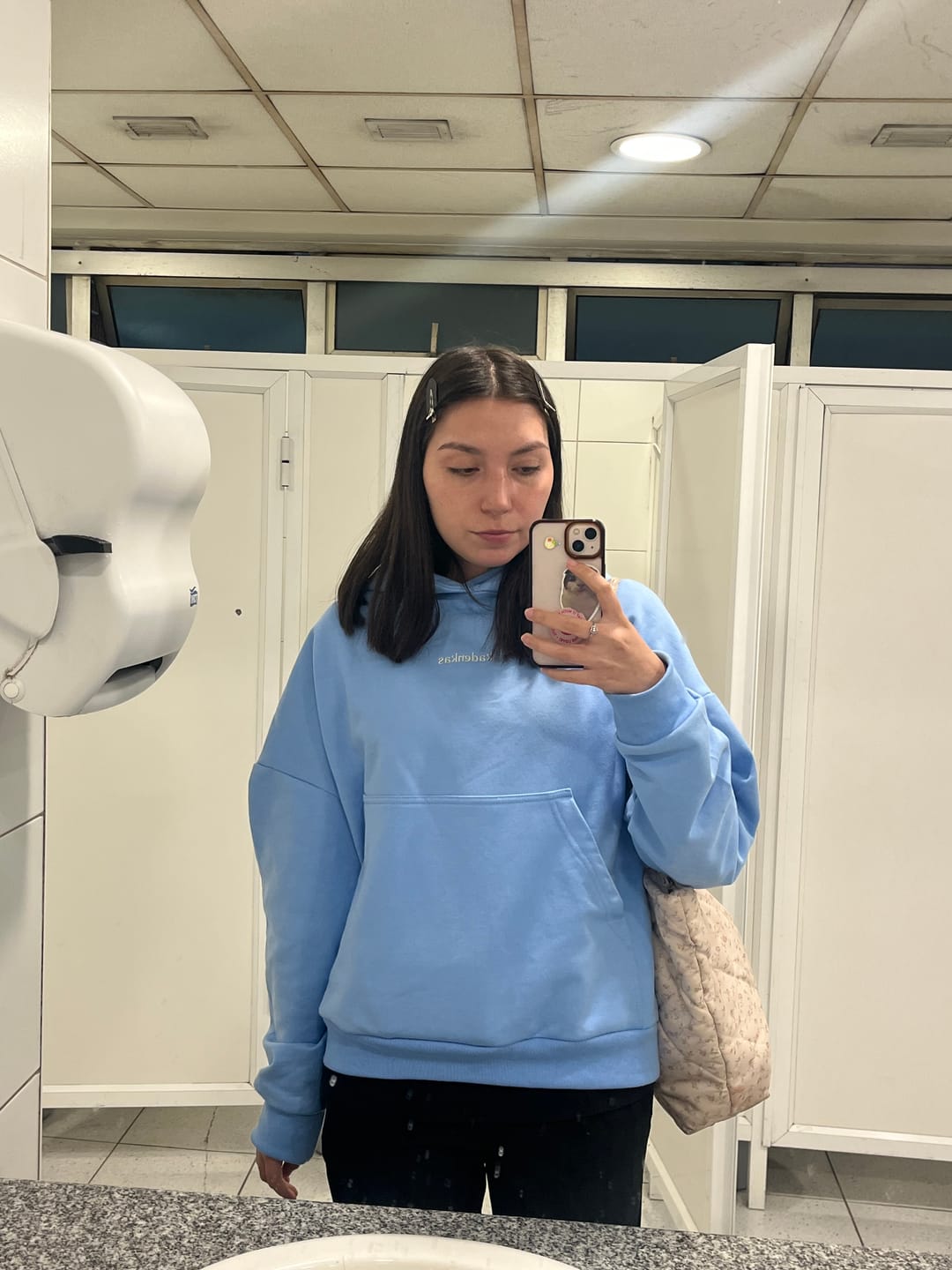 Customer photo review of (PRE-VENTA) POLERÓN HOODIE CELESTE - OVERSIZE CON GORRO LOGO Y ESPALDA BORDADO