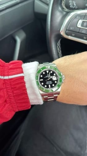 Customer photo review of Submariner 40mm Hulk Steel Green Dial Bezel Mens Watch 116610LV