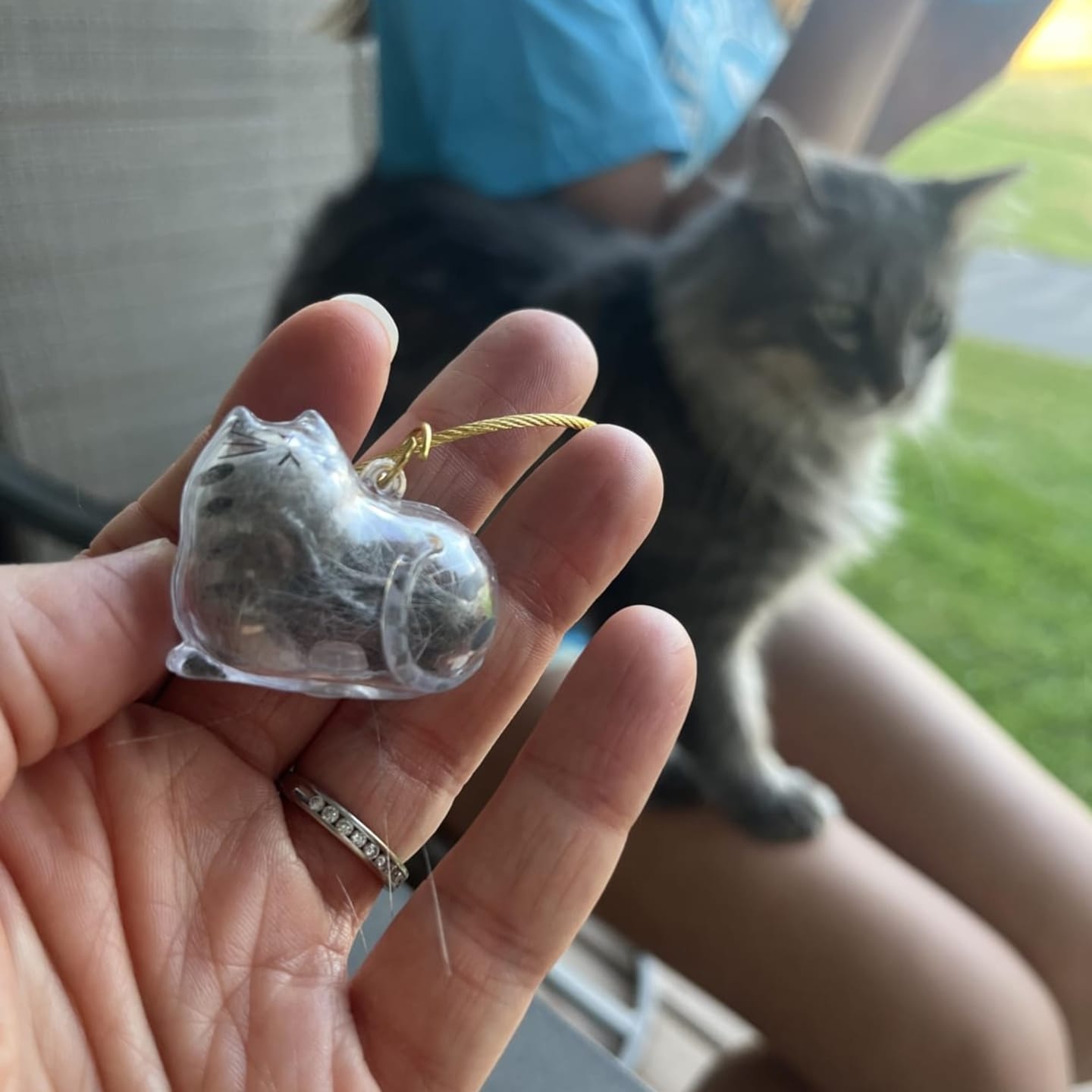 Customer photo review of Llavero para guardar pelo de mascota