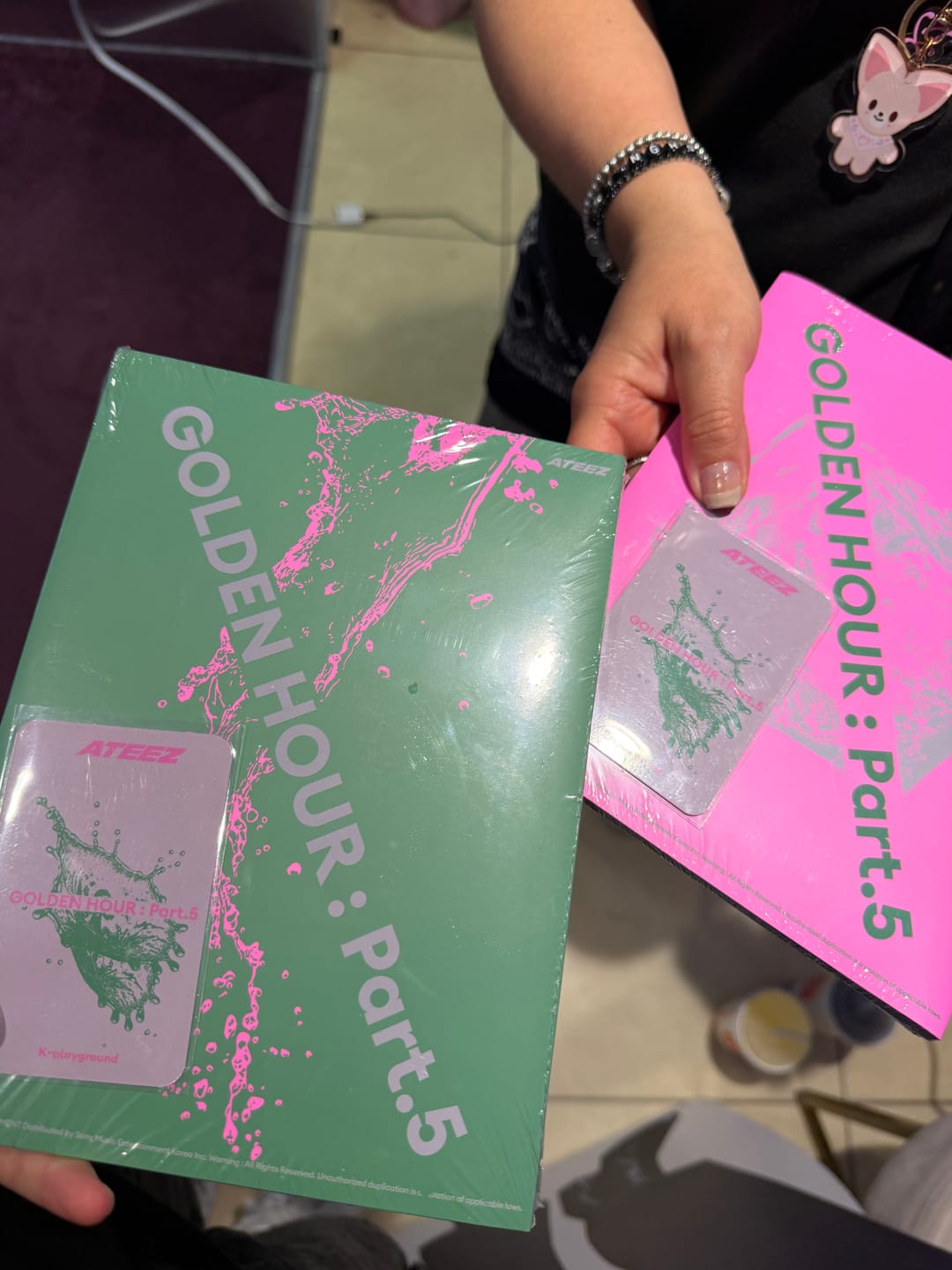 Customer photo review of [Fansign session.1] ATEEZ - 14TH MINI ALBUM - [GOLDEN HOUR : Part.5] (A/ DIARY/ Z Ver.)