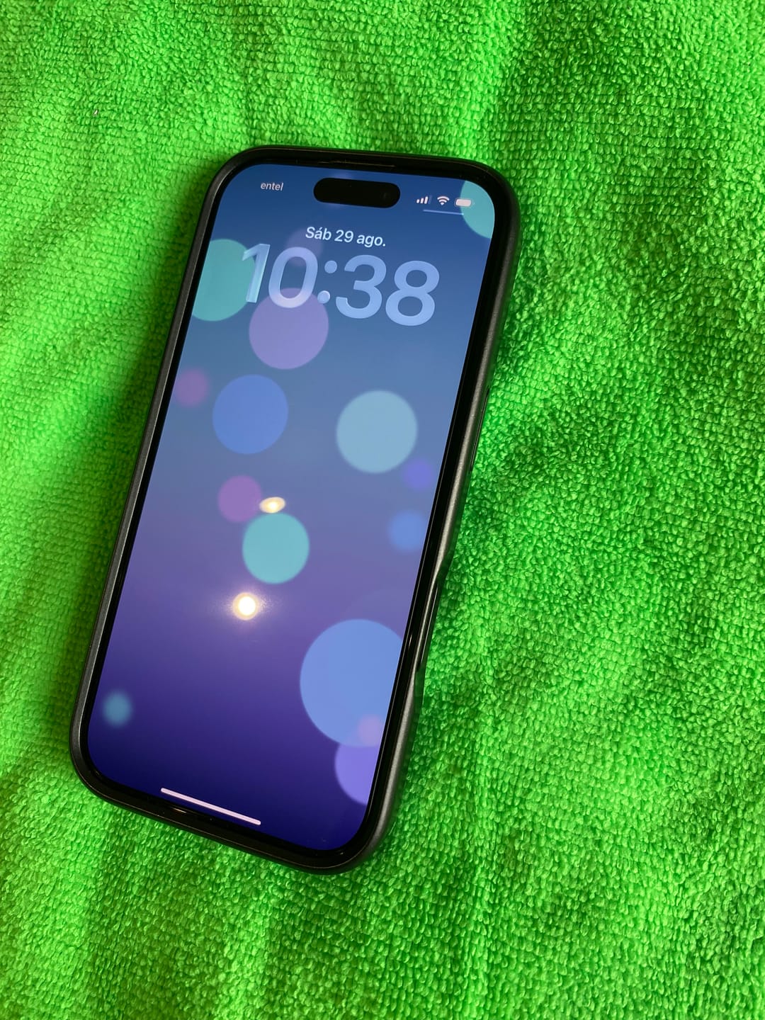 Customer photo review of Lámina Extreme Shock HD 5ta Gen iPhone 16 / E / Pro / Plus / Pro Max