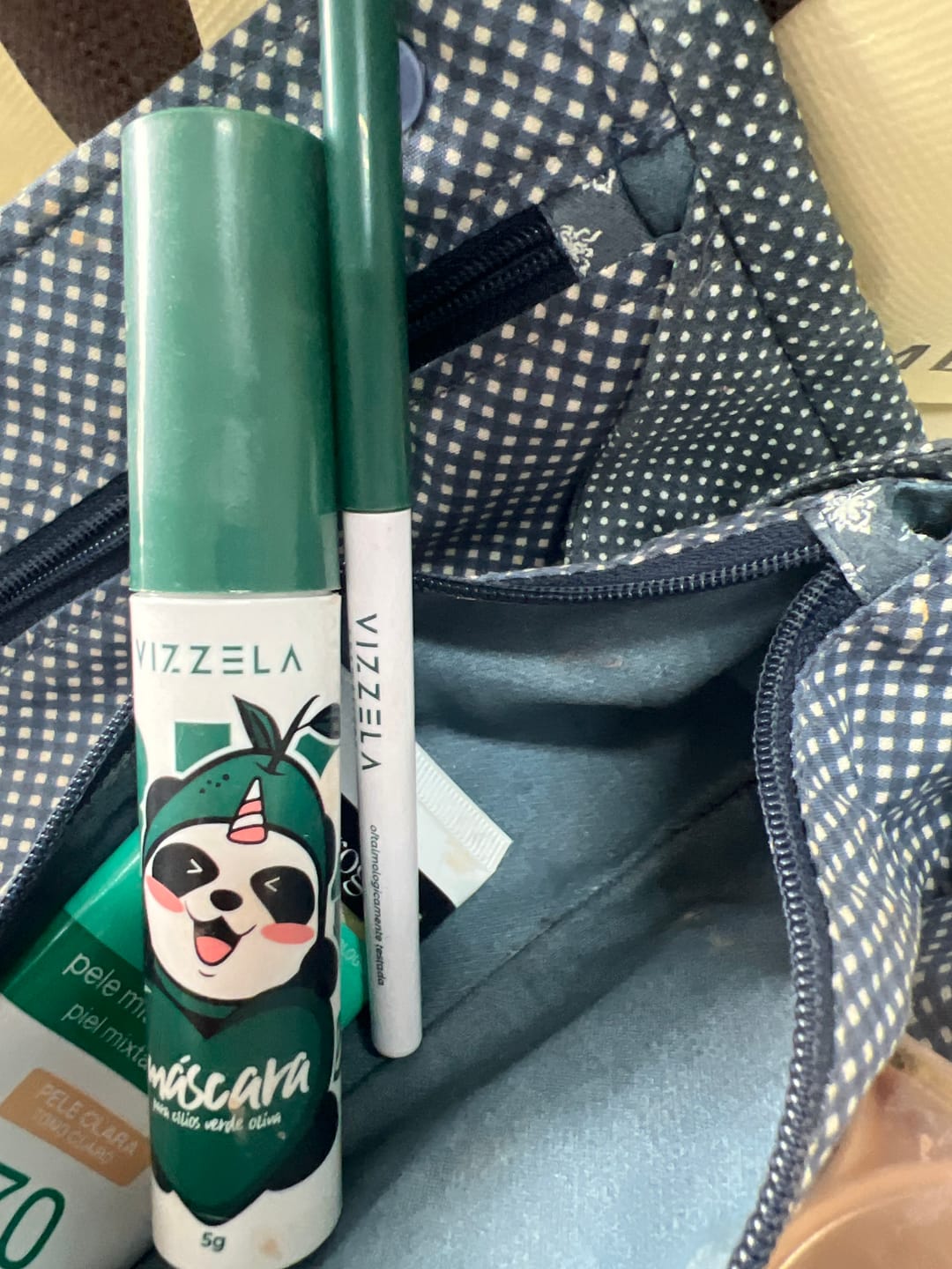 Customer photo review of Lapiseira Para Olhos Olive Green - Vizzela - Verde Oliva Efeito Metalizado