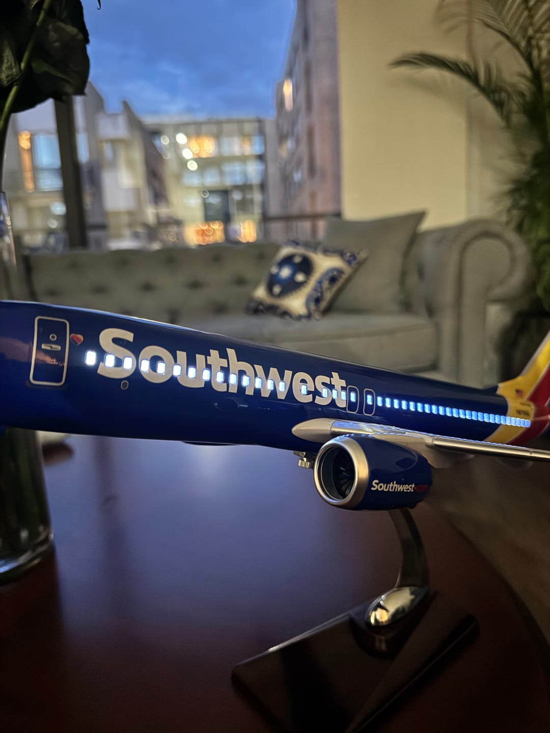 Customer photo review of Boeing 737 MAX 8 Southwest 1:80 – 47 cm / 18.5 in – LED Lights