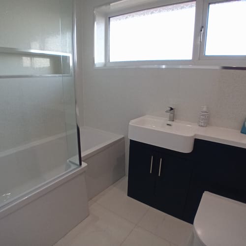 Customer photo review of Reinforced L-Shaped Square Shower Bath 1600 x 850 Shower Bath C/W Hinged 6mm Bath Screen & Front Panel