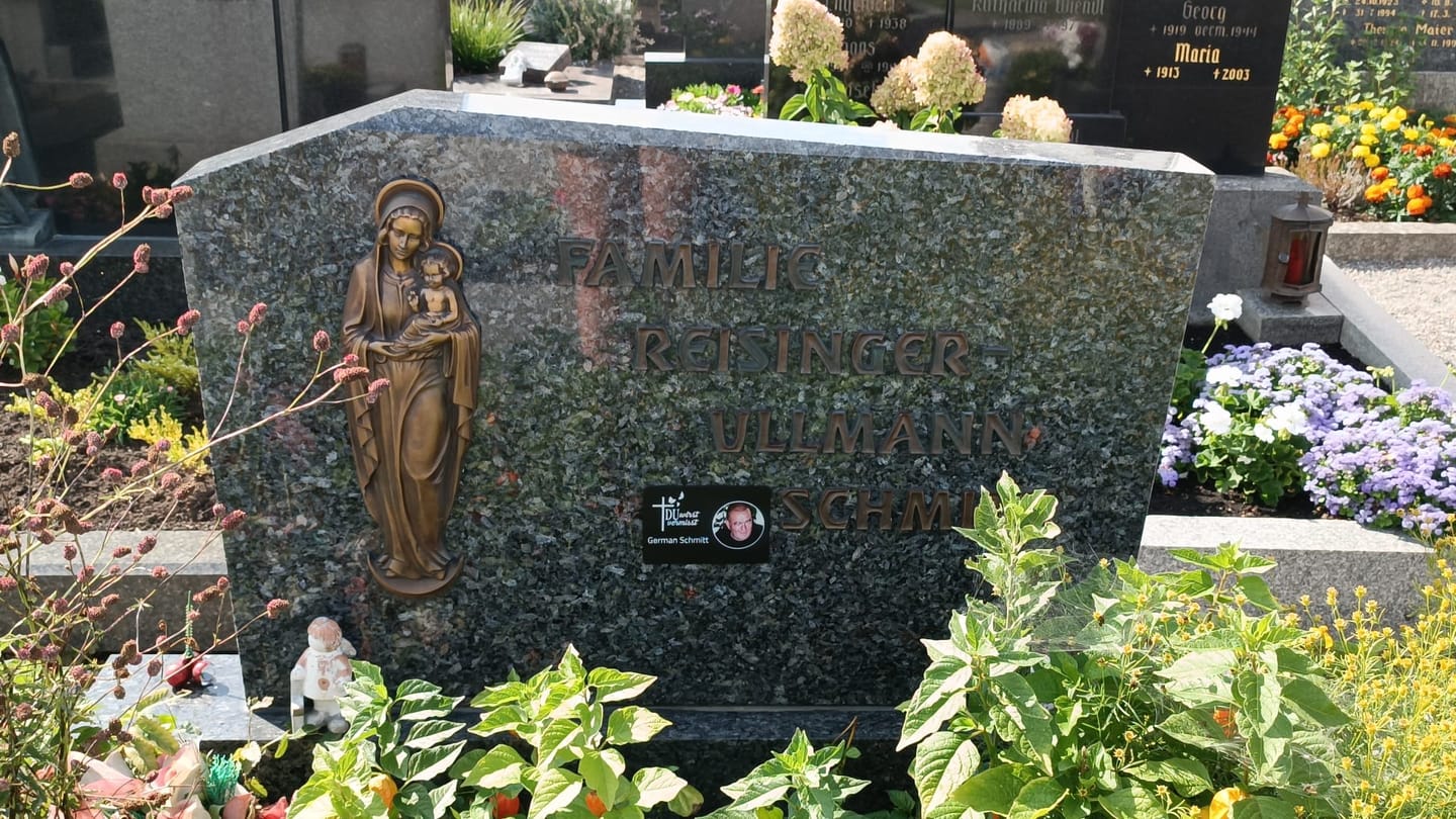 Customer photo review of Personalisierte Gedenktafel mit UV Druck – V2A Edelstahl mit Acryl Oberplatte