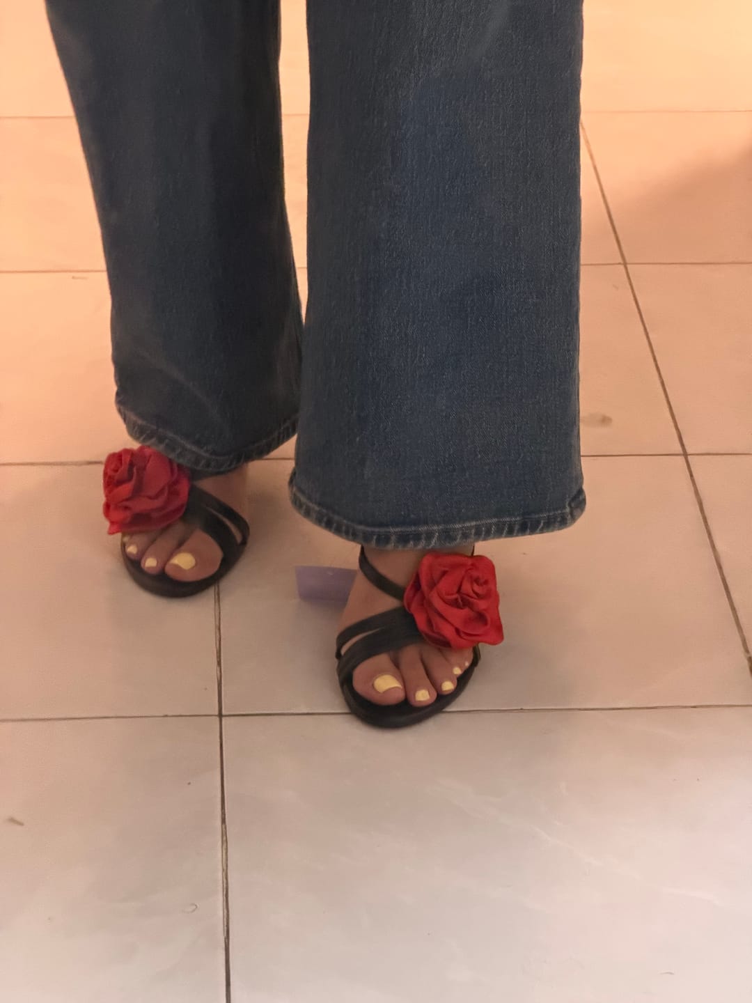 Customer photo review of SANDALIA TACÓN AGUJA FLOR NEGRO
