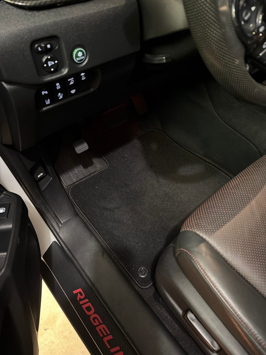 Customer photo review of 2017-2024 Honda Ridgeline OE Black Front Rear Floor Mat Carpet Nylon