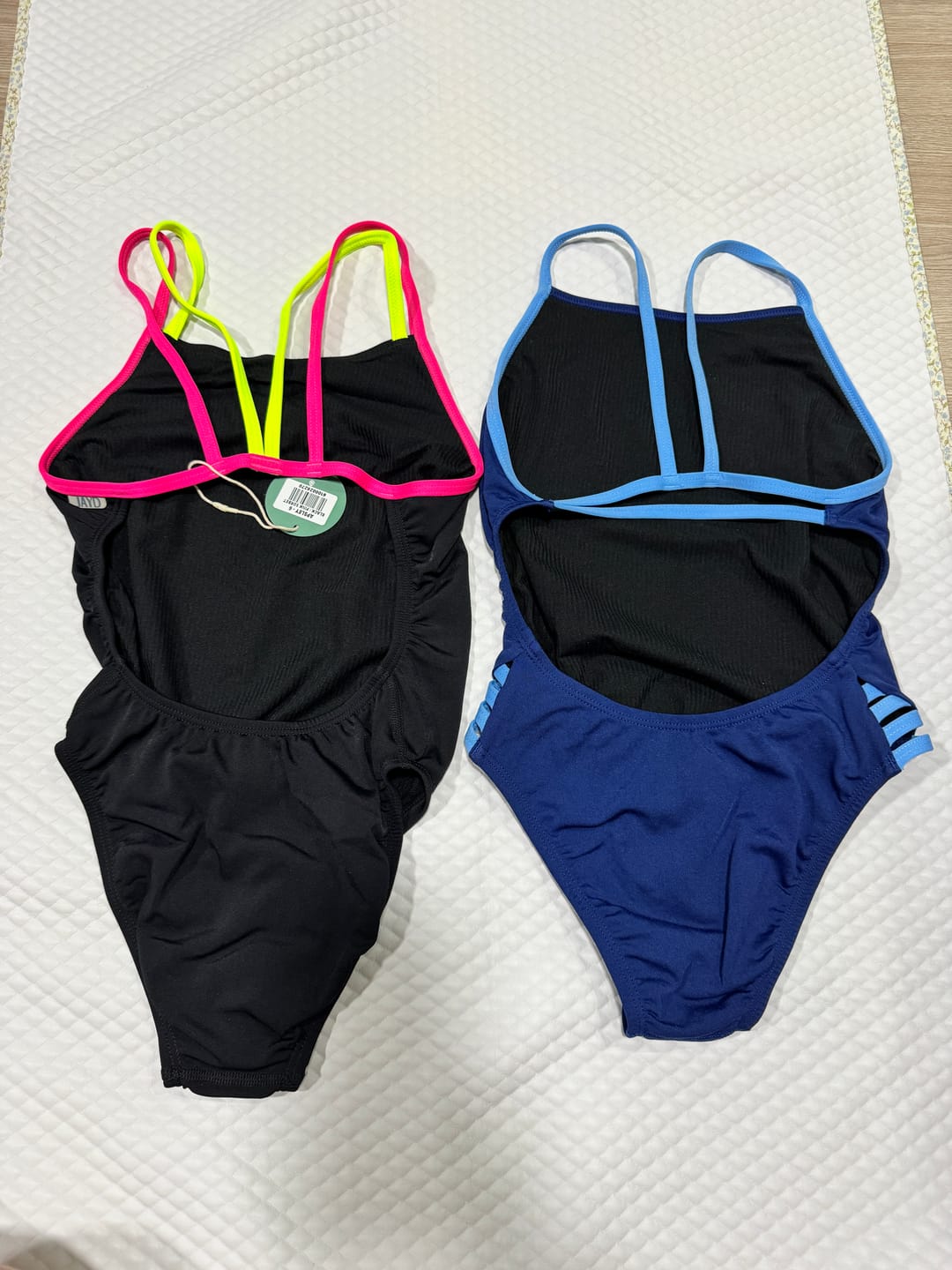 Customer photo review of APSLEY ONE PIECE - Black|Pink Sorbet|Rave