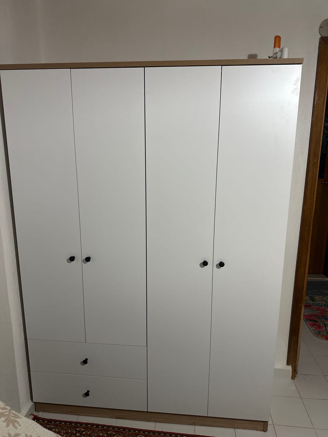 Customer photo review of Rani BA108 Geniş Gardırop Elbise Dolabı 4 Kapaklı 2 Çekmeceli 1 Raflı 2 Askılı Sepet Ceviz - Beyaz