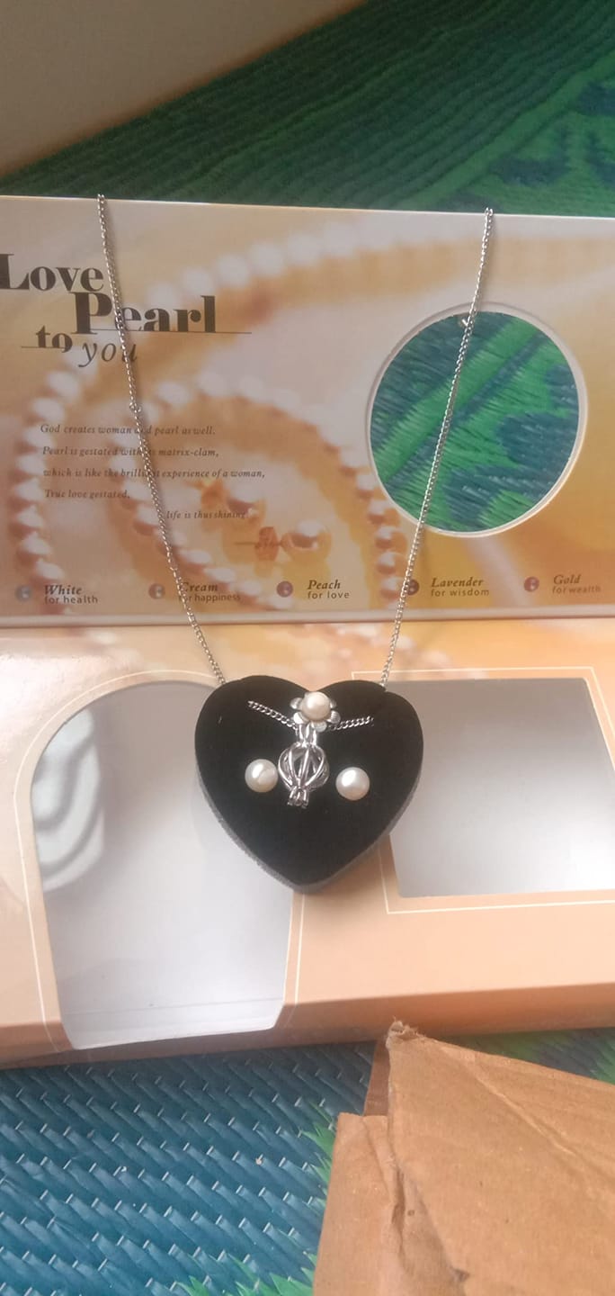 Customer photo review of FEBLOVE™ Ocevara Luxe Necklace