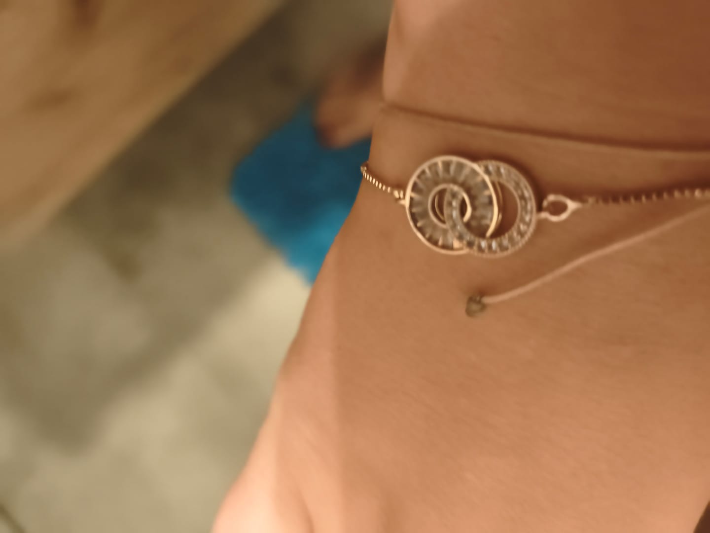 Customer photo review of Geburtssteinarmband mit zwei verbundenen Ringen