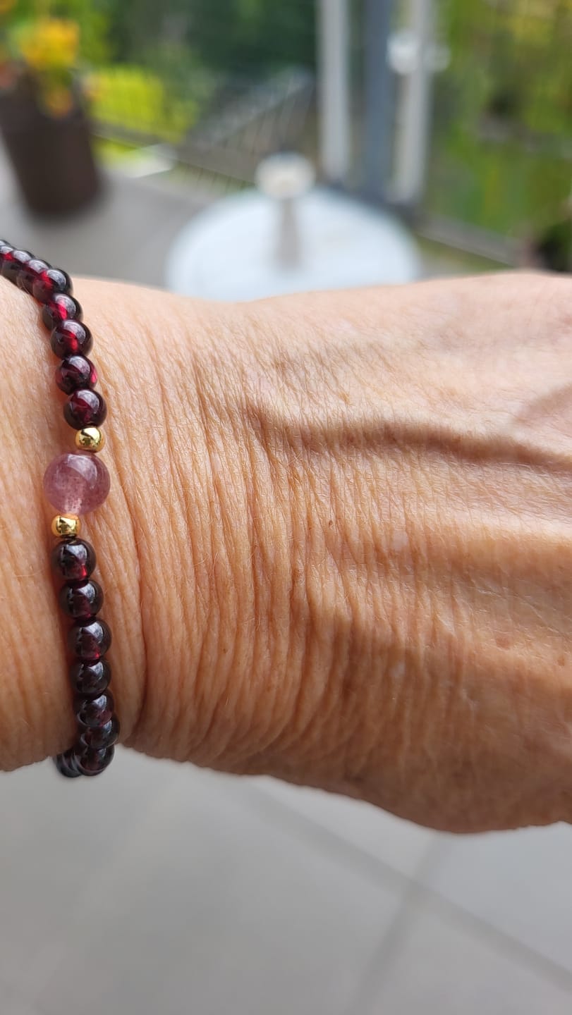 Customer photo review of Rubin Armband - Perlen geschliffen