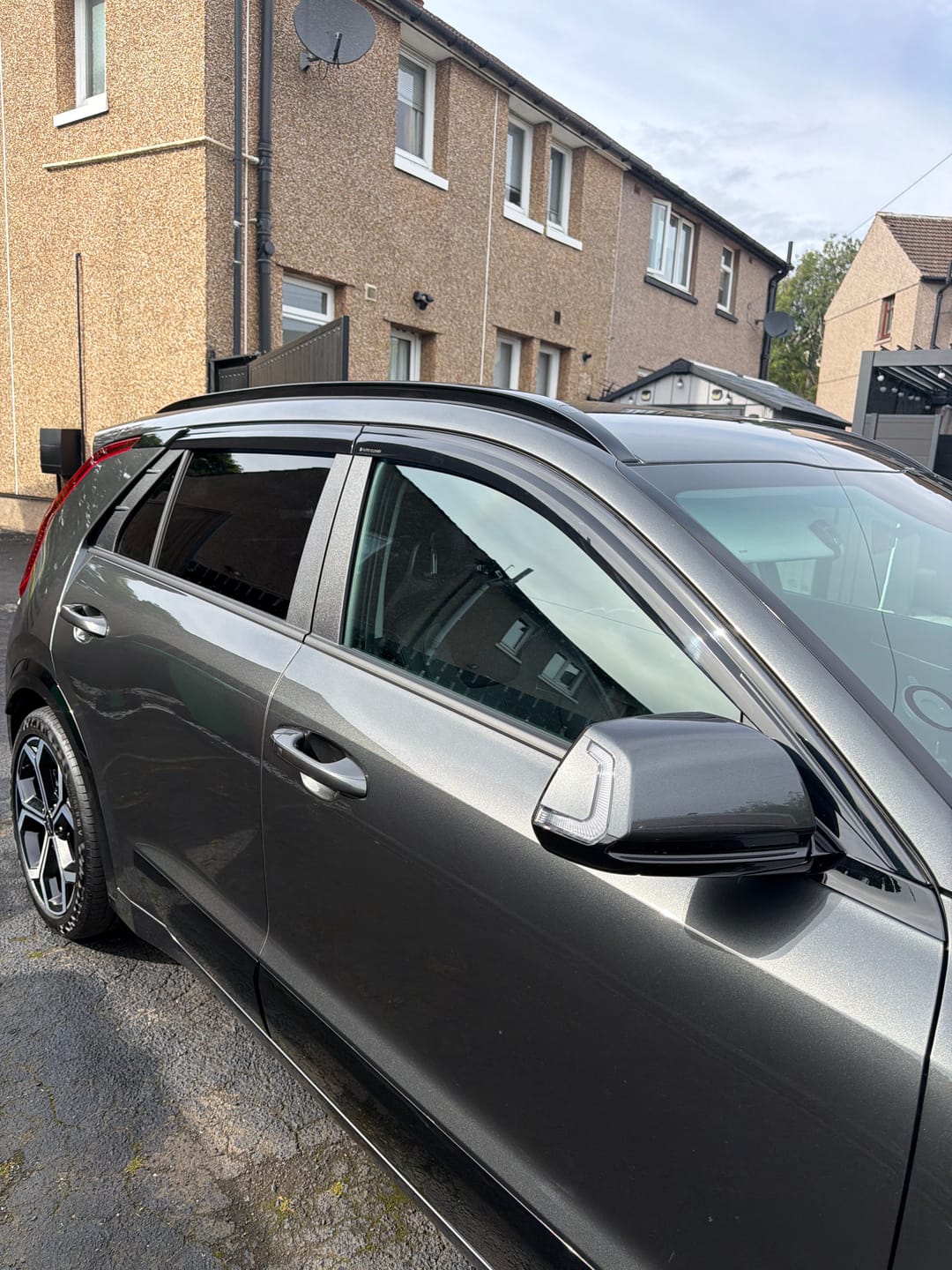 Customer photo review of Auto Clover Wind Deflectors Set for Kia Niro 2022+ (6 pieces)