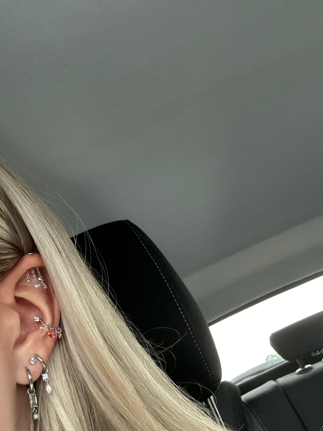 Customer photo review of SUNSET Halo Chain Cartilage Stud