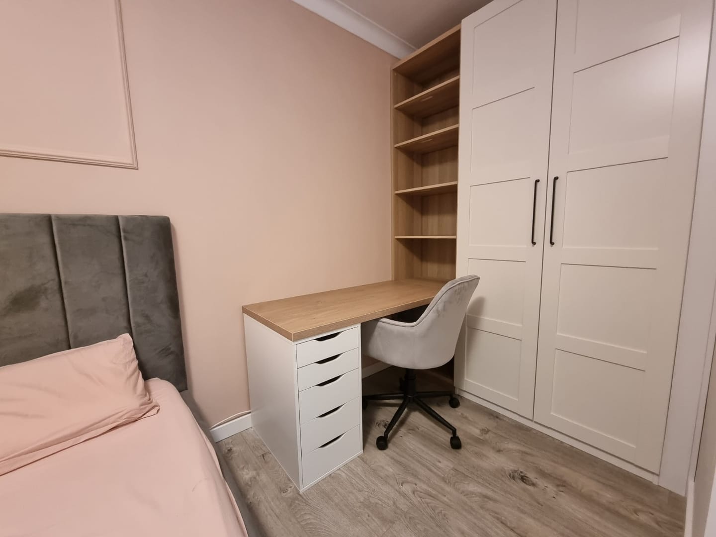 Customer photo review of Scaun birou moale Q-886, gri deschis, stofa catifelata/metal, 58x44x83/91 cm