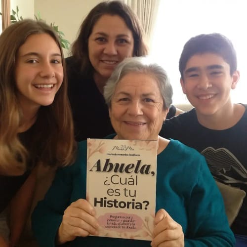 Customer photo review of Papá, Mamá, Abuelo, Abuela — ¿Cuál es tu Historia?