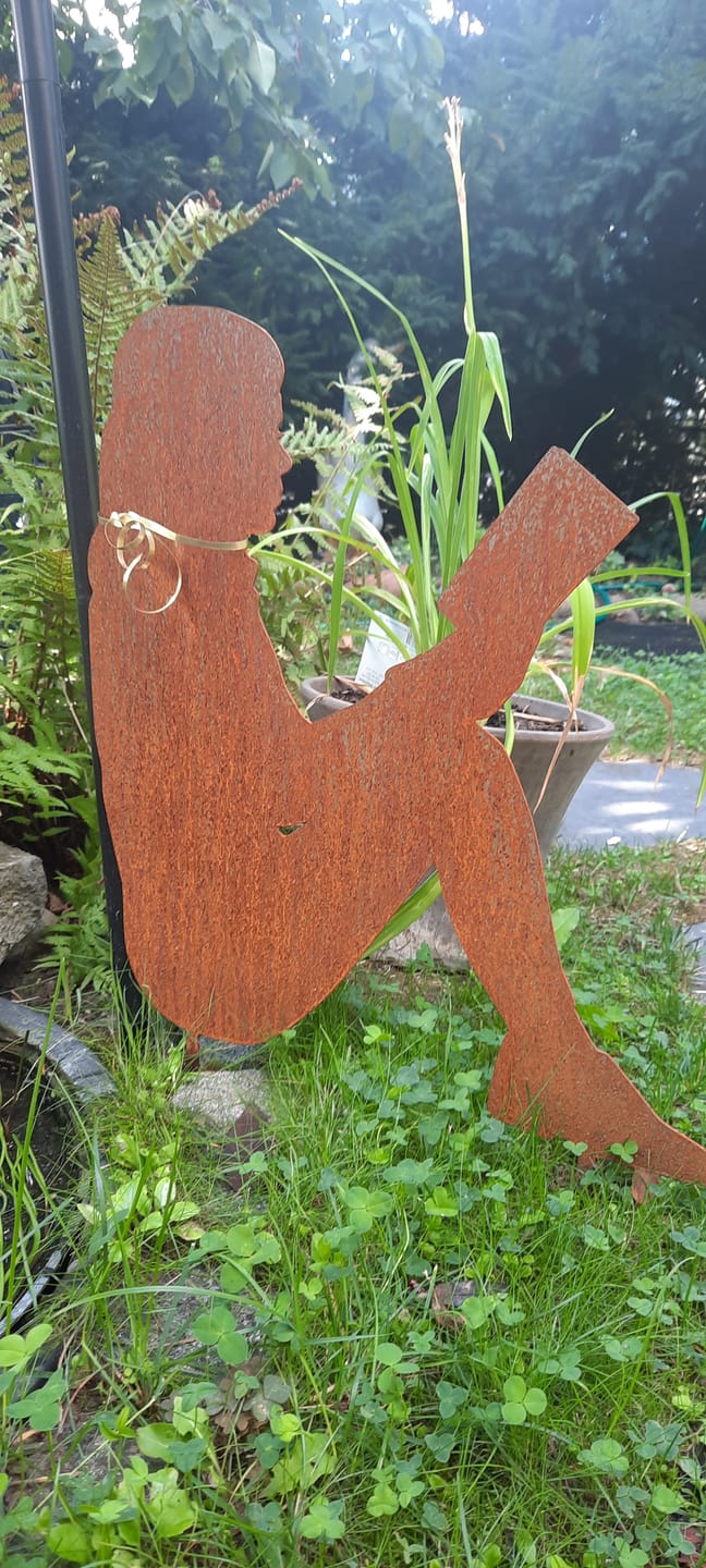 Customer photo review of Gartenstecker Lesende Frau