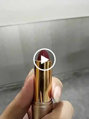 Customer video review of O.TWO.O ROSE GOLD 2 IN 1 LIPSTICK AND LIPGLOSS