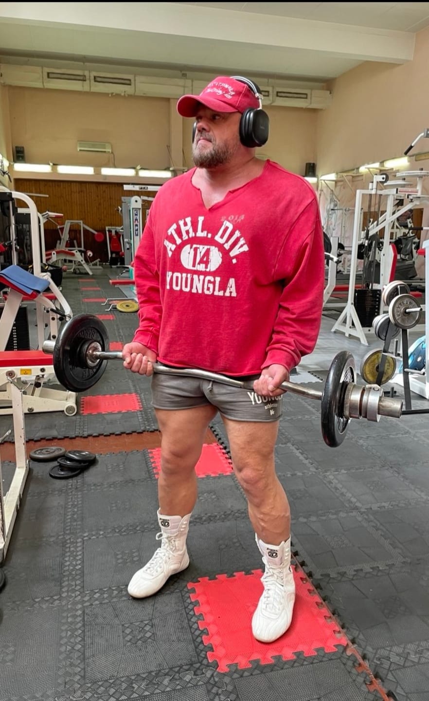 Customer photo review of 8098 - Golden Era Pump Cover Crewneck