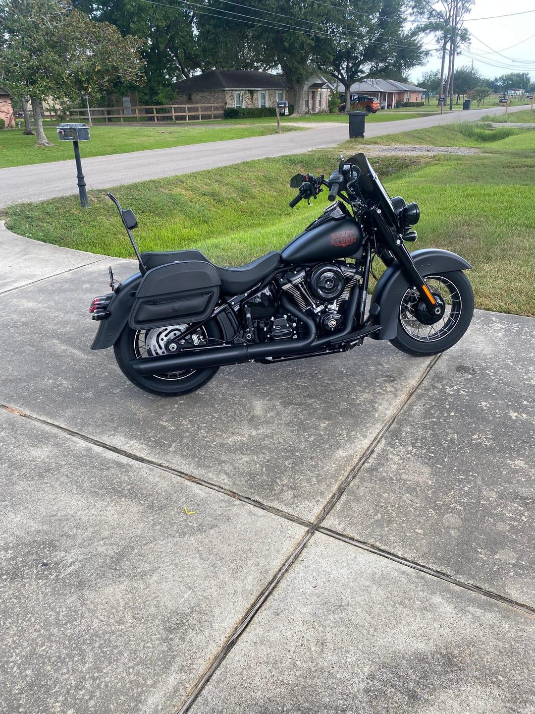 Customer photo review of 28L - Pantheon Medium Quick Mount Motorcycle Saddlebags For Harley Softail Heritage FLHC/S