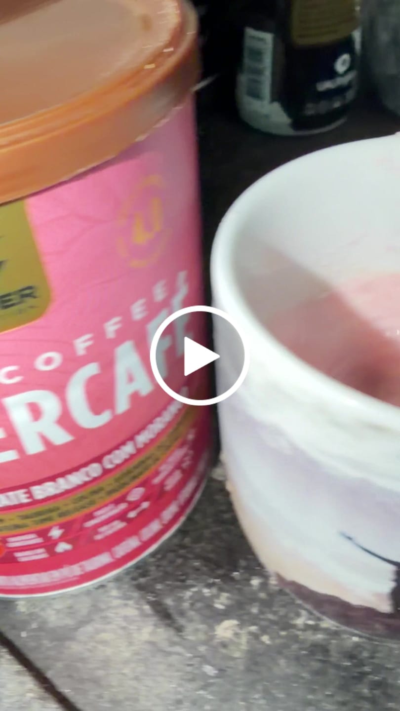 Customer video review of Supercafé Chocolate Branco com Morango