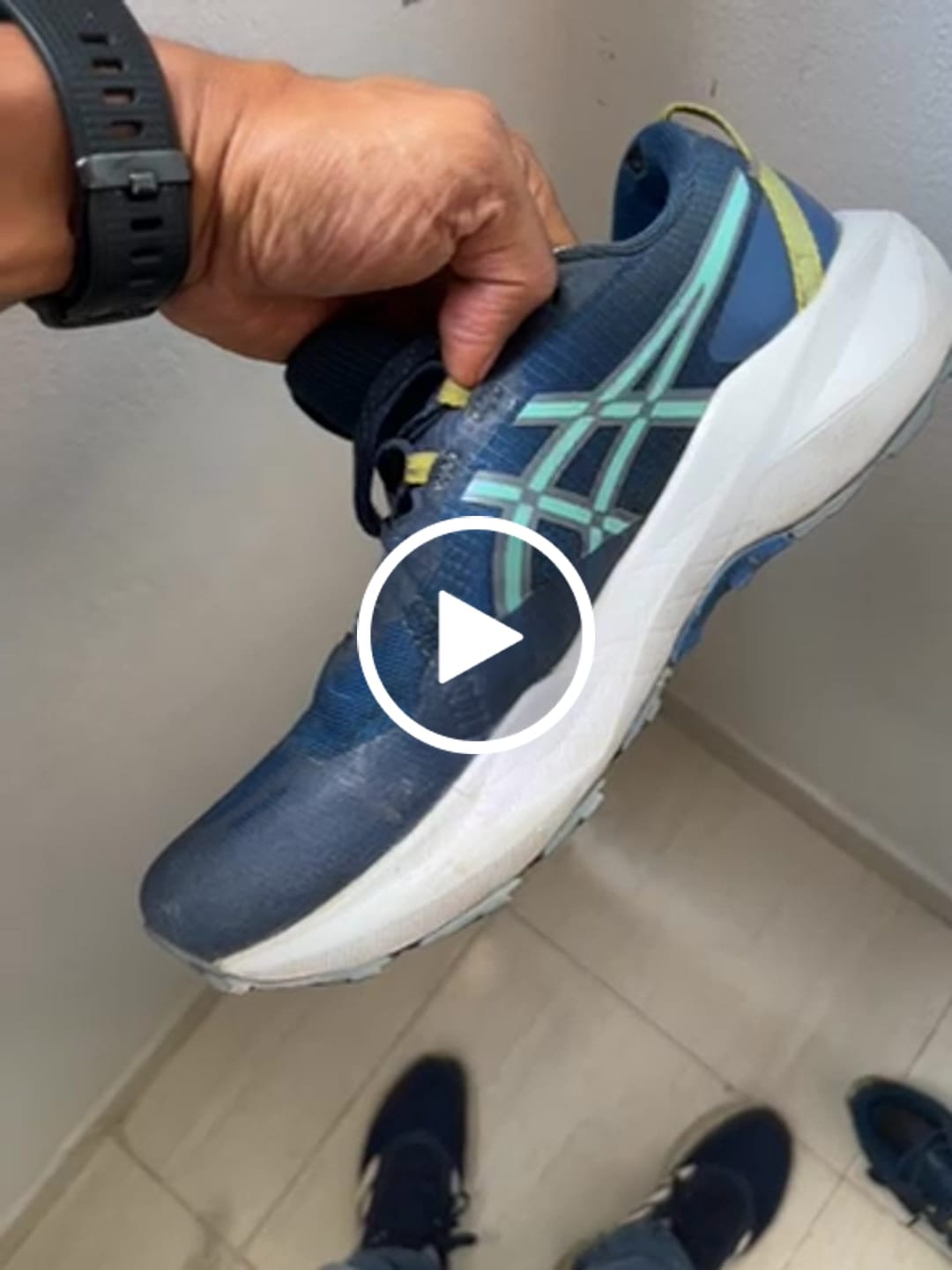 Customer video review of Asics Gel Venture 11 Hombre Twilight Blue Aurora Green