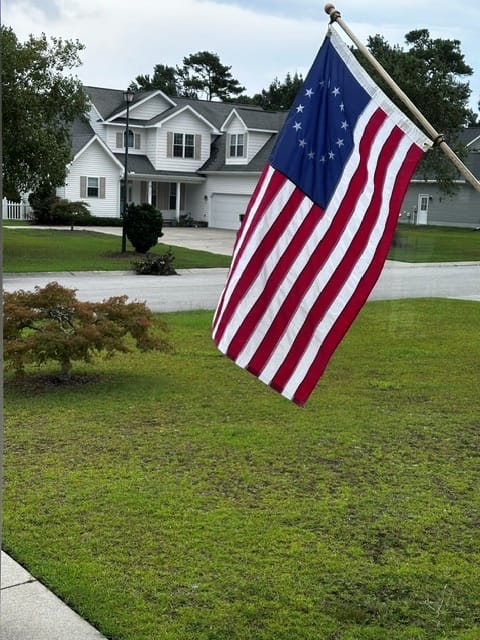 Customer photo review of Non-Tangle Flagpole Spinners