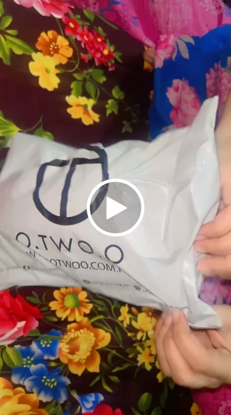 Customer video review of O.TWO.O PLUMP SHINY CRYSTAL LIP GLOSS