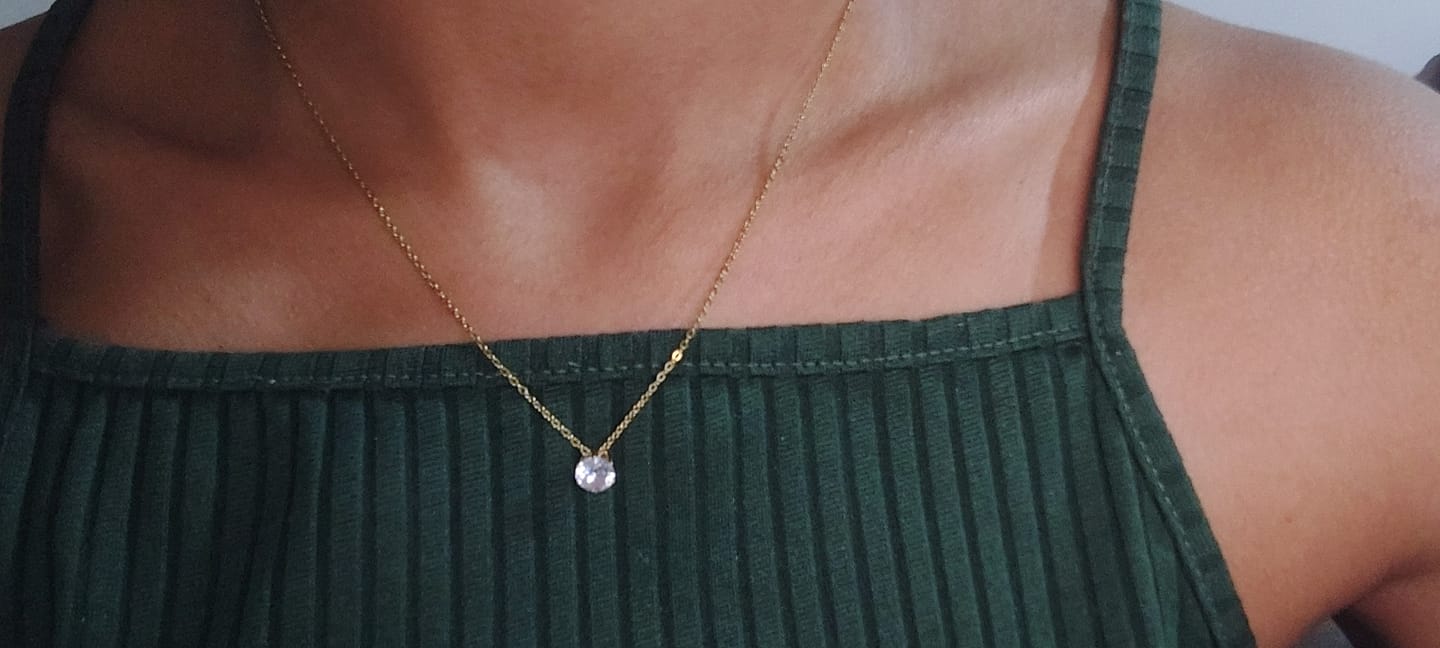 Customer photo review of Colar Solitário Banhado em Ouro 18k