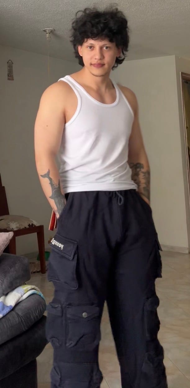 Customer photo review of 2005 - Hella Pocket Sweats