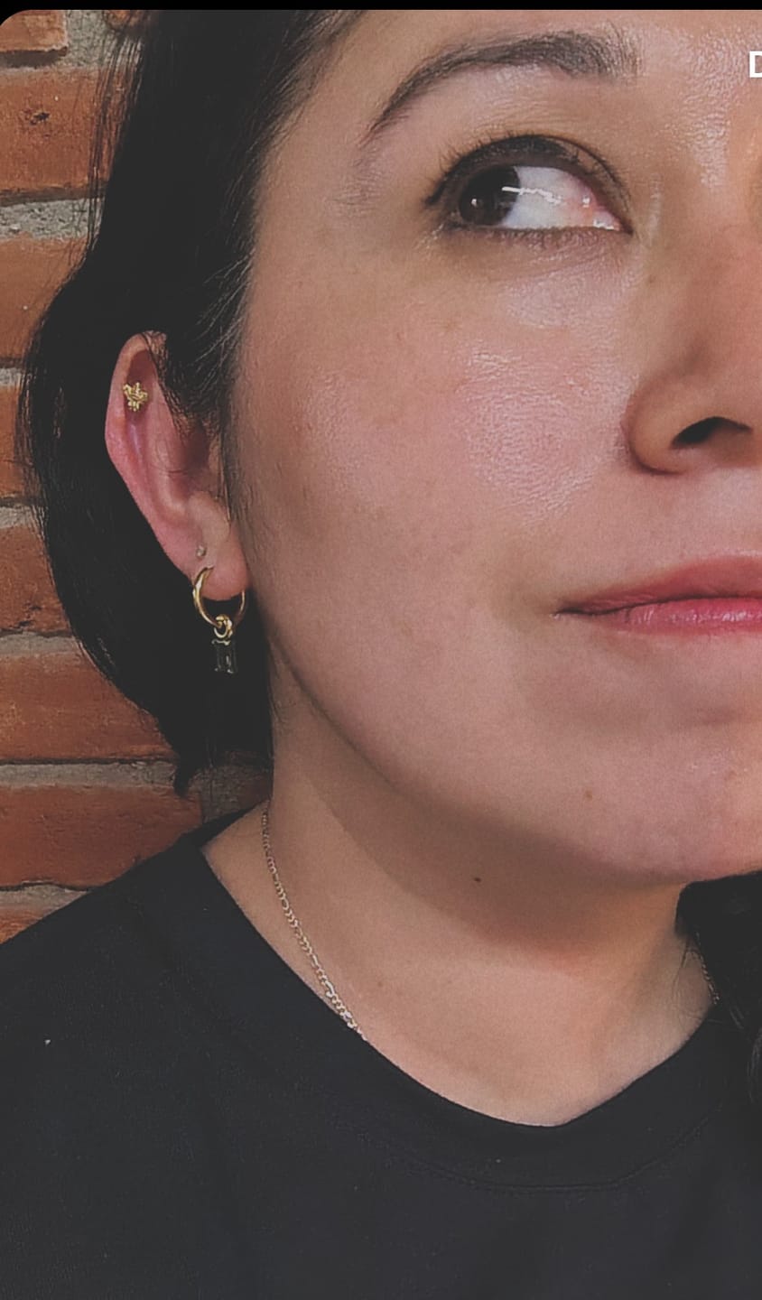 Customer photo review of Aretes Silvana Verdes